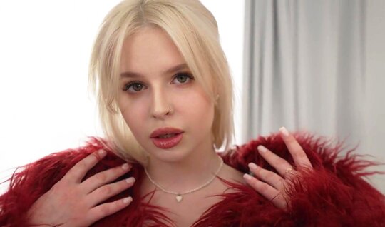 Элиталық әйелдердің үлкен сиськи