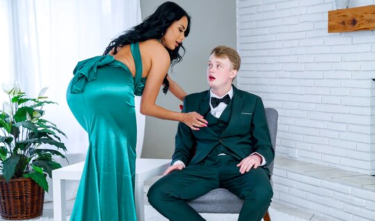 Ресей аруы Виктория Щукина порно және оның болашақ мансабында ойнады