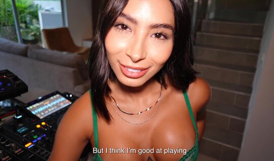 Өте жас жалаңаш